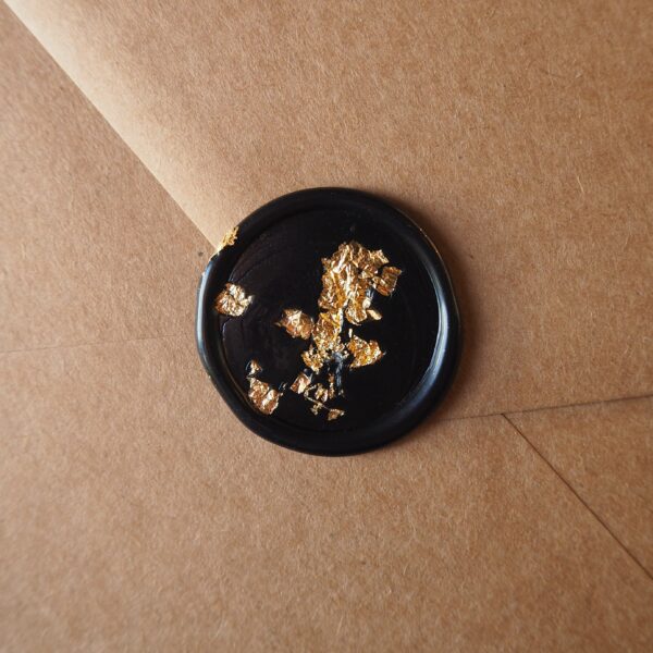 Odbicia lakowe ze złotymi płatkami - Węgiel